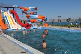 Tatvan’daki Aqua Park havuzlarına ilk su verildi