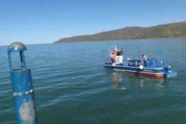 Van Gölü’nün Tatvan Sahilinde Başlatılan Su Yüzeyi Temizliği 12 Ay Aralıksız Devam Edecek