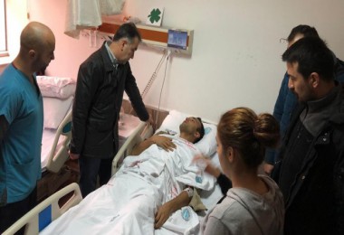 Vali Çağatay, yaralanan askerleri hastanede ziyaret etti