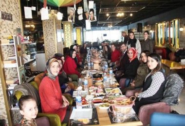 Bitlis Belediyesi'ndeki kadınlar, Başkan Tanğlay ile kahvaltıda bir araya geldi
