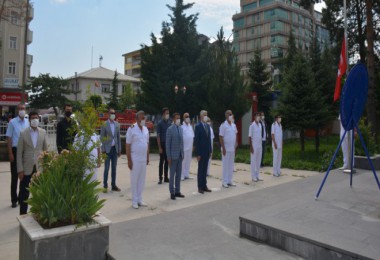 Tatvan'da 'Denizcilik Bayramı' Dolayısıyla Çelenk Sunma Töreni Düzenlendi