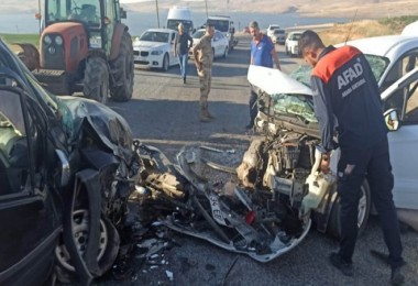 Ahlat'ta Meydana Gelen Trafik Kazasında 8 Kişi Yaralandı