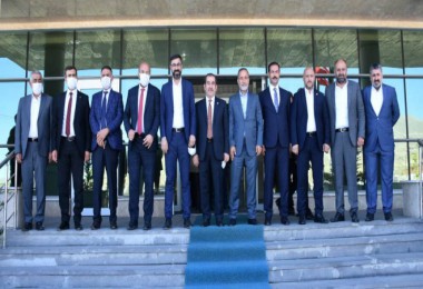 Milletvekilleri Cemal Taşar ve Vahit Kiler’den Tatvan Belediyesine Ziyaret