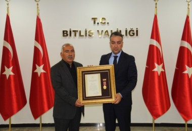 Bitlis'te Şehit Ailesine 'Devlet Övünç Madalyası' verildi