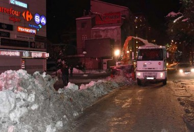 10 bin kamyon kar yerleşim alanı dışına taşındı