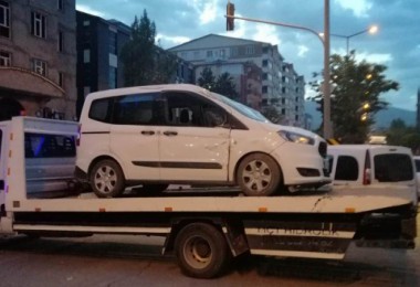 Tatvan'da zincirleme trafik kazasında 5 kişi yaralandı