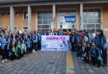 Köy Okulu Öğrencileri İçin Farklı İllerden 88 Gönüllü Tatvan’a Geldi