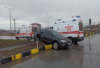 Tatvan’da trafik kazası