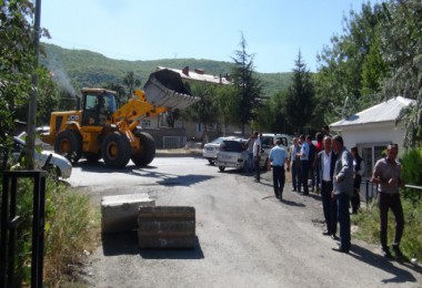Tatvan Belediyesi VEDAŞ binasını mühürledi