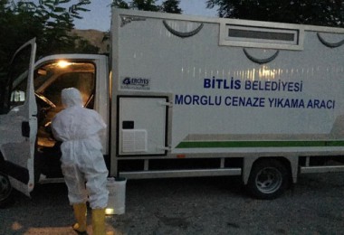 Bitlis Belediyesi Cenaze Araçlarını Sürekli Dezenfekte Ediyor