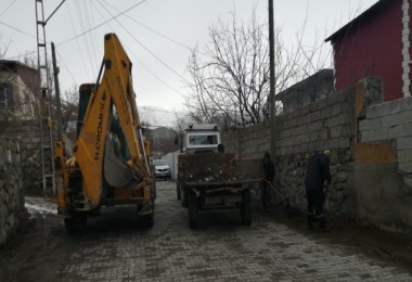 Adilcevaz Belediyesi İlçede Temizlik Çalışmaları Başlattı
