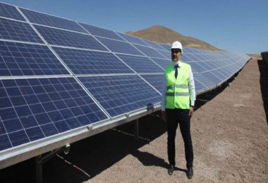 Ahlat Belediyesi 3 Bin 500 Panelden Oluşan Güneş Enerjisi Üretim Tesisi Kurdu