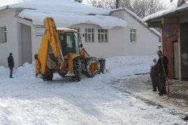 Tatvan’da kar temizleme çalışmaları