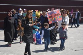 Anaokulu öğrencileri Tatvan çarşı merkezinde etkinlik yaptı