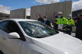 Tatvan’da Trafik Haftası dolayısıyla sürücülere maske ve broşür dağıtıldı