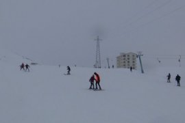 Rahva Bölgesindeki Kayak Merkezine Vatandaşlar İlgi Gösteriyor