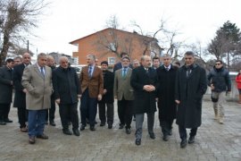 Tatvan sahilinde yaptırılan cami ibadete açıldı