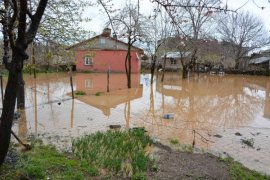 Tatvan’da heyelan ve su baskınları