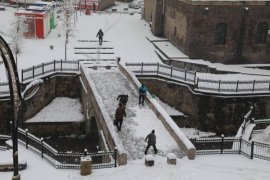 Bitlis Belediyesi Karla Mücadele Çalışmalarını Sürdürüyor