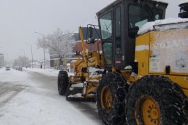 Tatvan’da 28 İş Makinesiyle Karla Mücadele Çalışmaları Başlatıldı