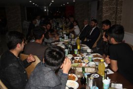 Vali Çağatay koruyucu aileler ile iftar yaptı