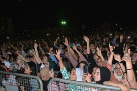 Bitlis Eren Üniversitesi'nin 'Bahar Şenlikleri' Kolpa Konseriyle Son Buldu