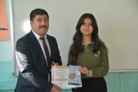 Kaymakam Demirer, Öğrencilerin Karne Sevincine Ortak Oldu