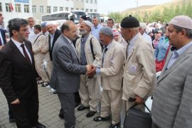 Bitlis'teki hacı adayları kutsal topraklara uğurlandı