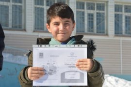 Kaymakam Demirer, Öğrencilerin Karne Sevincine Ortak Oldu