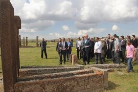 Bakanı Kurtulmuş Ahlat'ı ziyaret etti