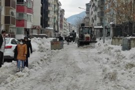 Tatvan’da Geceli Gündüzlü Kar Temizleme Çalışmaları Sürüyor