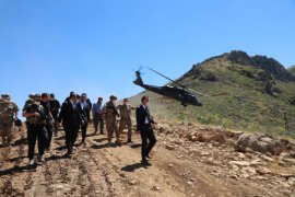 Jandarma Genel Komutanı Orgeneral Arif Çetin Bitlis'e gelerek bir dizi ziyaret gerçekleştirdi.