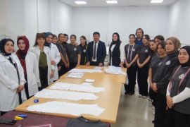 Lise Öğrencileri Öğretmenler İçin Önlük Üretti