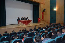 Bitlis Medeniyet Platformu ve Eğitime Destek Platformu Tatvan’da konferans düzenledi