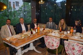 Tatvan’daki öğretmenler öğrencileri için iftar ve mezuniyet programı düzenledi