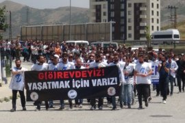 Bitlis’teki Doktorlar ve Sağlık Çalışanları, Dr. Ekrem Karakaya'nın Öldürülmesine Tepki Gösterdi