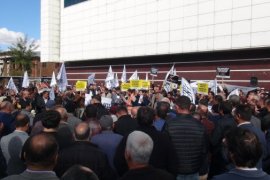 İsrail’i Protesto Eden Vatandaşlar Filistinliler İçin Dua Okudu