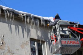 Bitlis'te Buz Kırma Timi'nin Yoğun Mesaisi