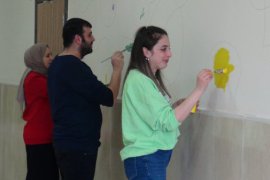 Fedakar Öğretmenler Tatvan’daki Okulu Güzelleştiriyor