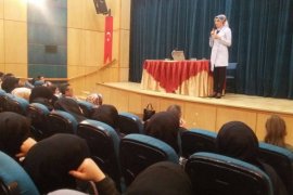 Tatvan’da Aile ve Çocuk İlişkisi konulu konferans düzenlendi