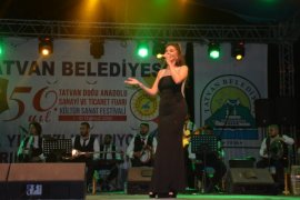 Ebru Yaşar'ın Tatvan konseri