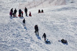 Bitlis’teki Kayak Merkezlerine Yoğun İlgi