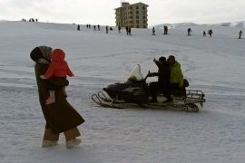 Bitlis’te ‘Meşaleli Kayak Festivali’ Düzenlendi