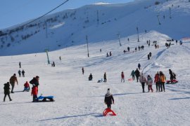 Yetim Çocuklar İçin ‘Kış Şenlikleri’ Düzenlendi