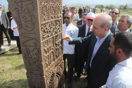 Bakanı Kurtulmuş Ahlat'ı ziyaret etti