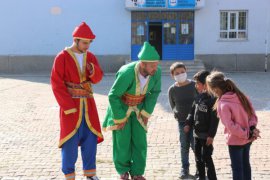 Bitlis Belediyesi Köy Çocuklarını Tiyatro İle Buluşturdu