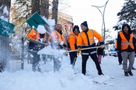 Tatvan'da Karla Mücadele Çalışmaları Sürüyor