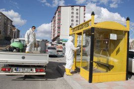 Bitlis’te otobüs durakları dezenfekte edildi