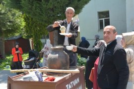 Tatvan Halk Eğitim Merkezi Yılsonu Sergisi Açtı