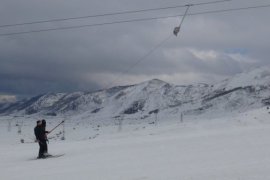 Vatandaşlar Yarıyıl Tatilini Bitlis’teki Kayak Merkezinde Değerlendiriyor